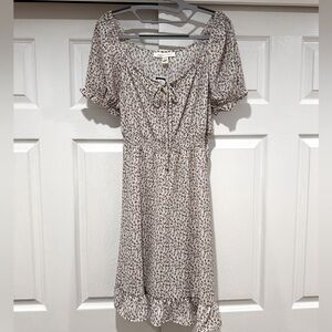 *NWT* Dainty Flower print dress